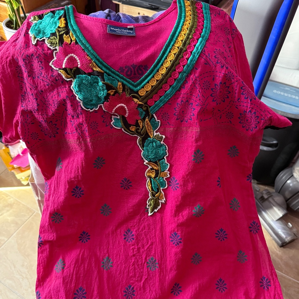 Maple Clothing Embroidered Kurta Tunic Size 44 Pink Floral V-Neck Side Slits
